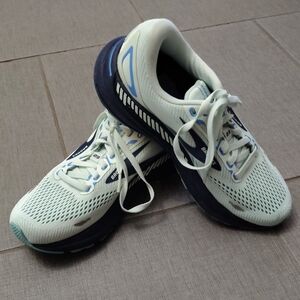Women's Athletic Running Shoes - White and Blue